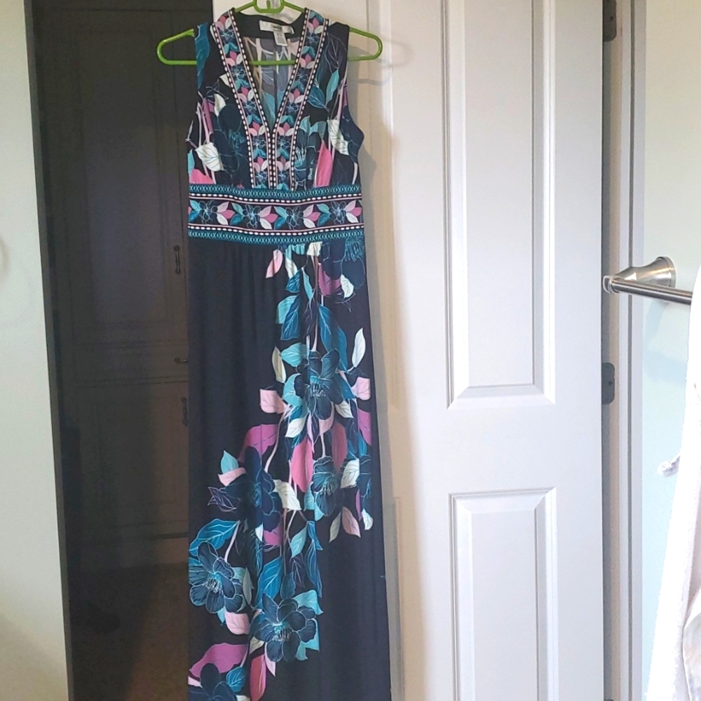 Maxi dress size 6 black/multi